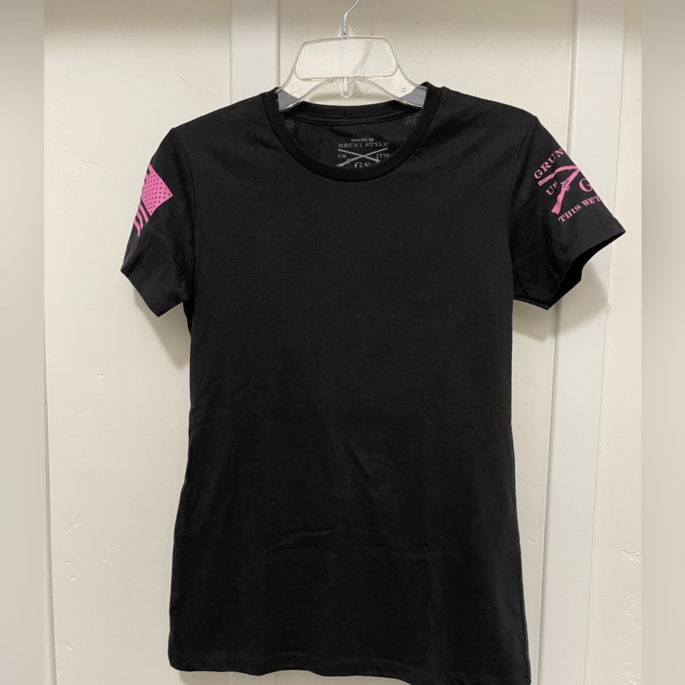Women’s Grunt style t-shirt size medium. Runs small! More like a size small